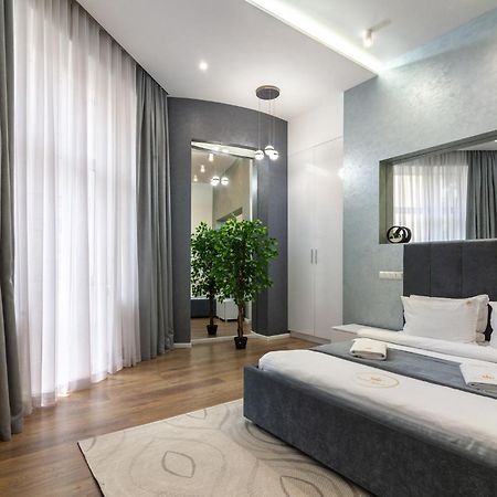 Royal Apartment On Franka 28 Lviv Extérieur photo