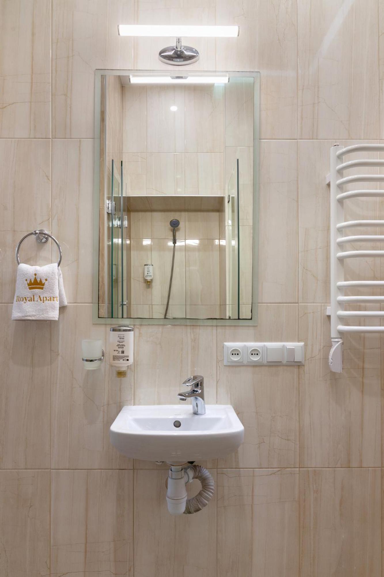 Royal Apartment On Franka 28 Lviv Extérieur photo