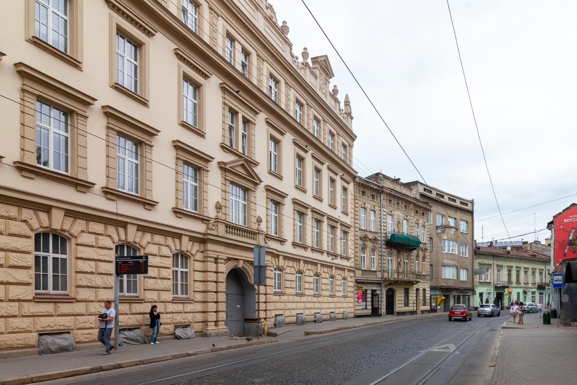 Royal Apartment On Franka 28 Lviv Extérieur photo