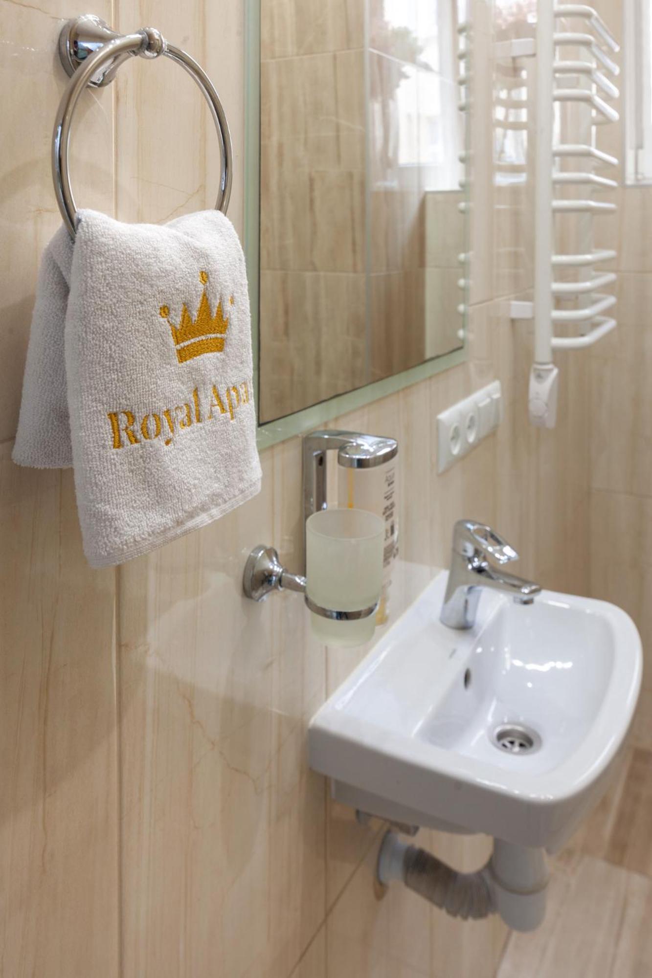 Royal Apartment On Franka 28 Lviv Extérieur photo