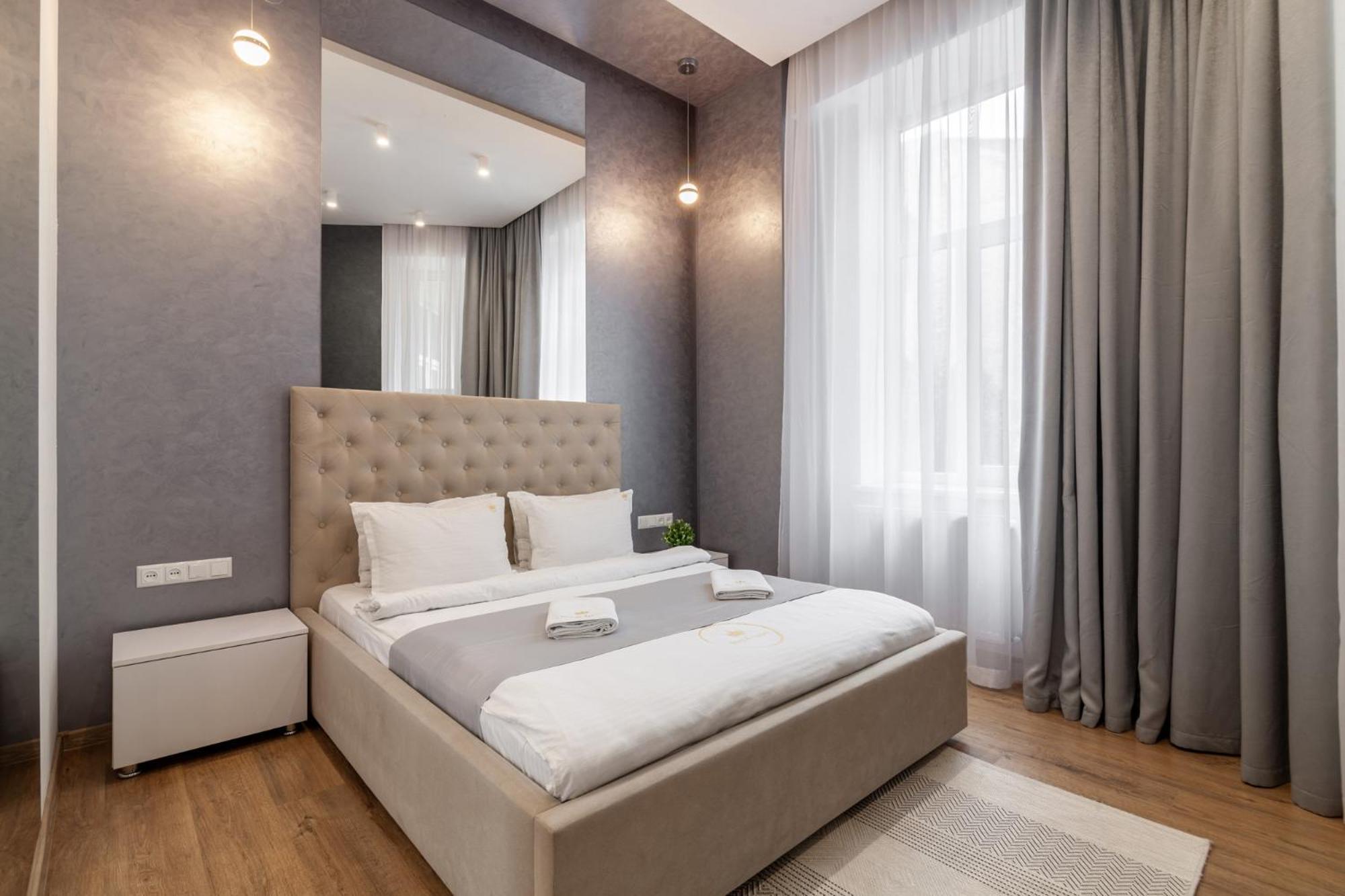 Royal Apartment On Franka 28 Lviv Extérieur photo