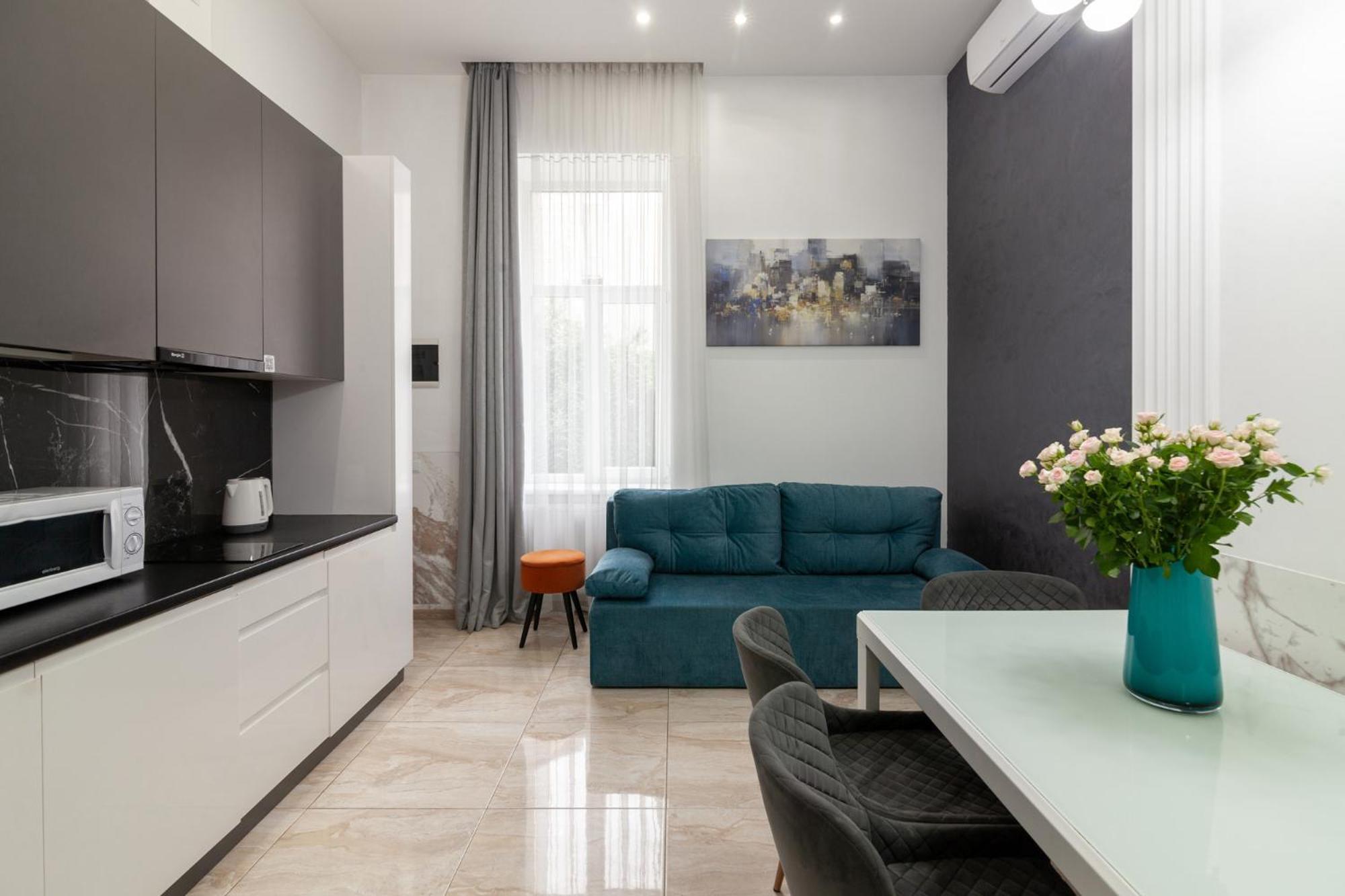 Royal Apartment On Franka 28 Lviv Extérieur photo