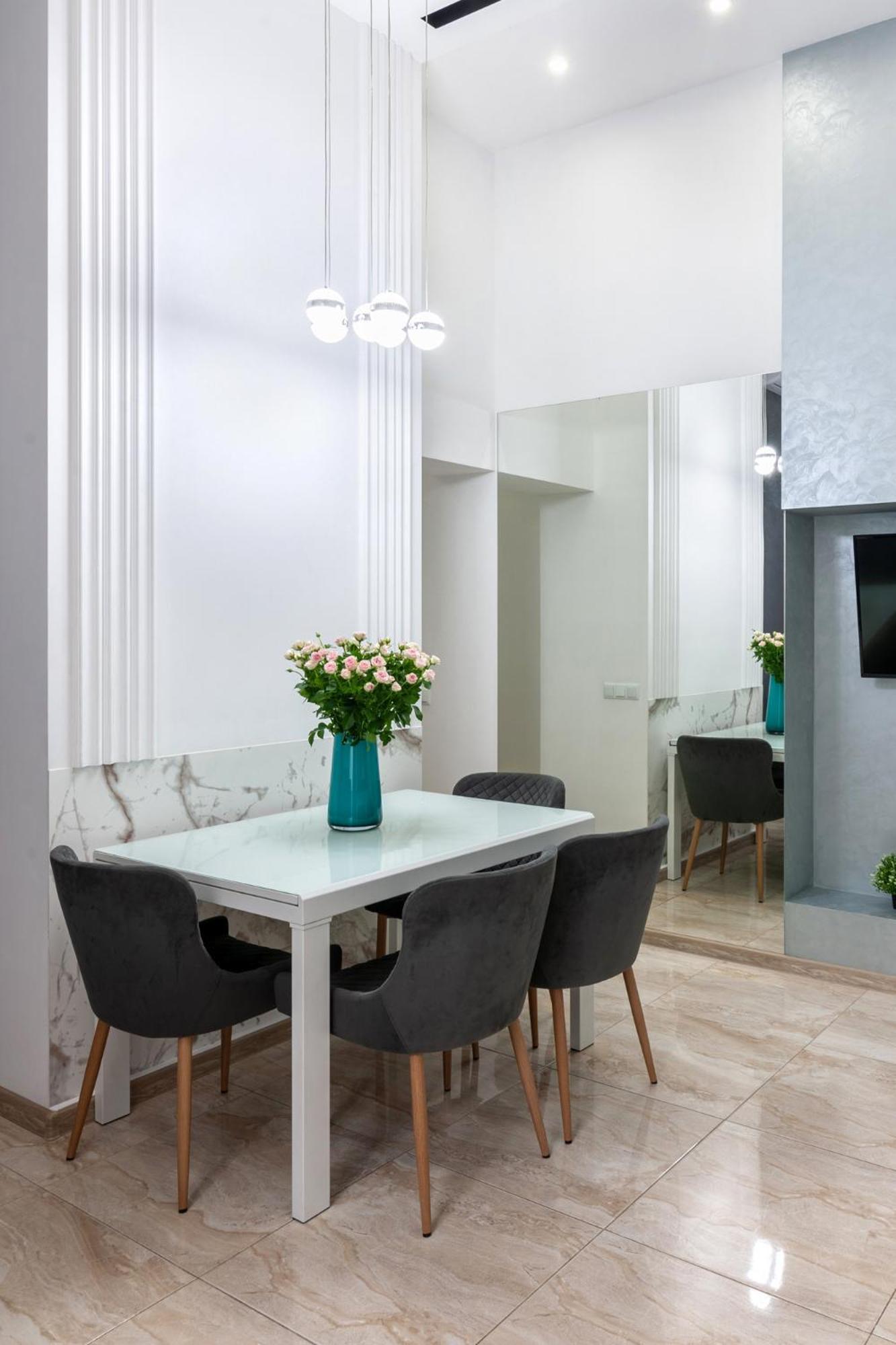 Royal Apartment On Franka 28 Lviv Extérieur photo