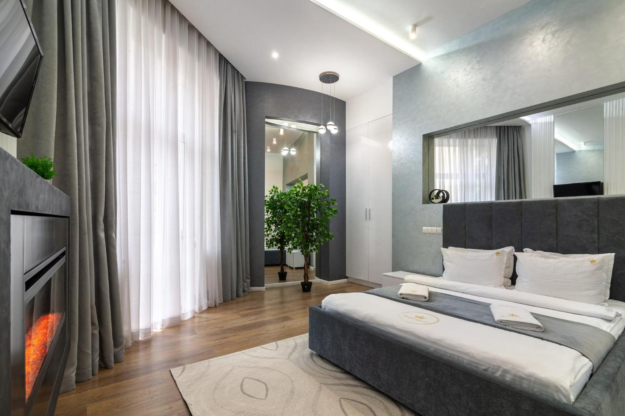 Royal Apartment On Franka 28 Lviv Extérieur photo